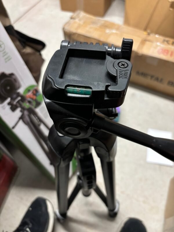 Vivitar 67- Inch Tripod - Image 2
