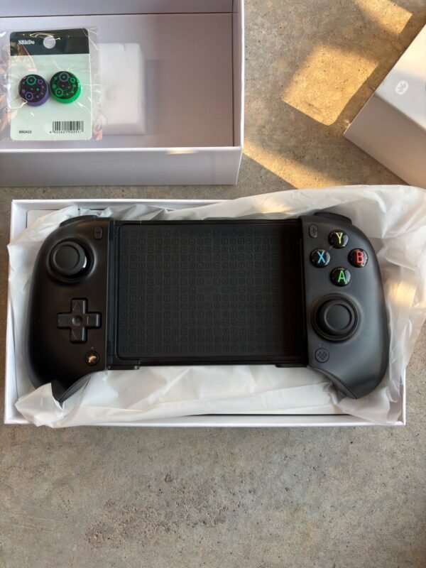 8Bitdo Ultimate Mobile Gaming Controller for Android devices - Image 2