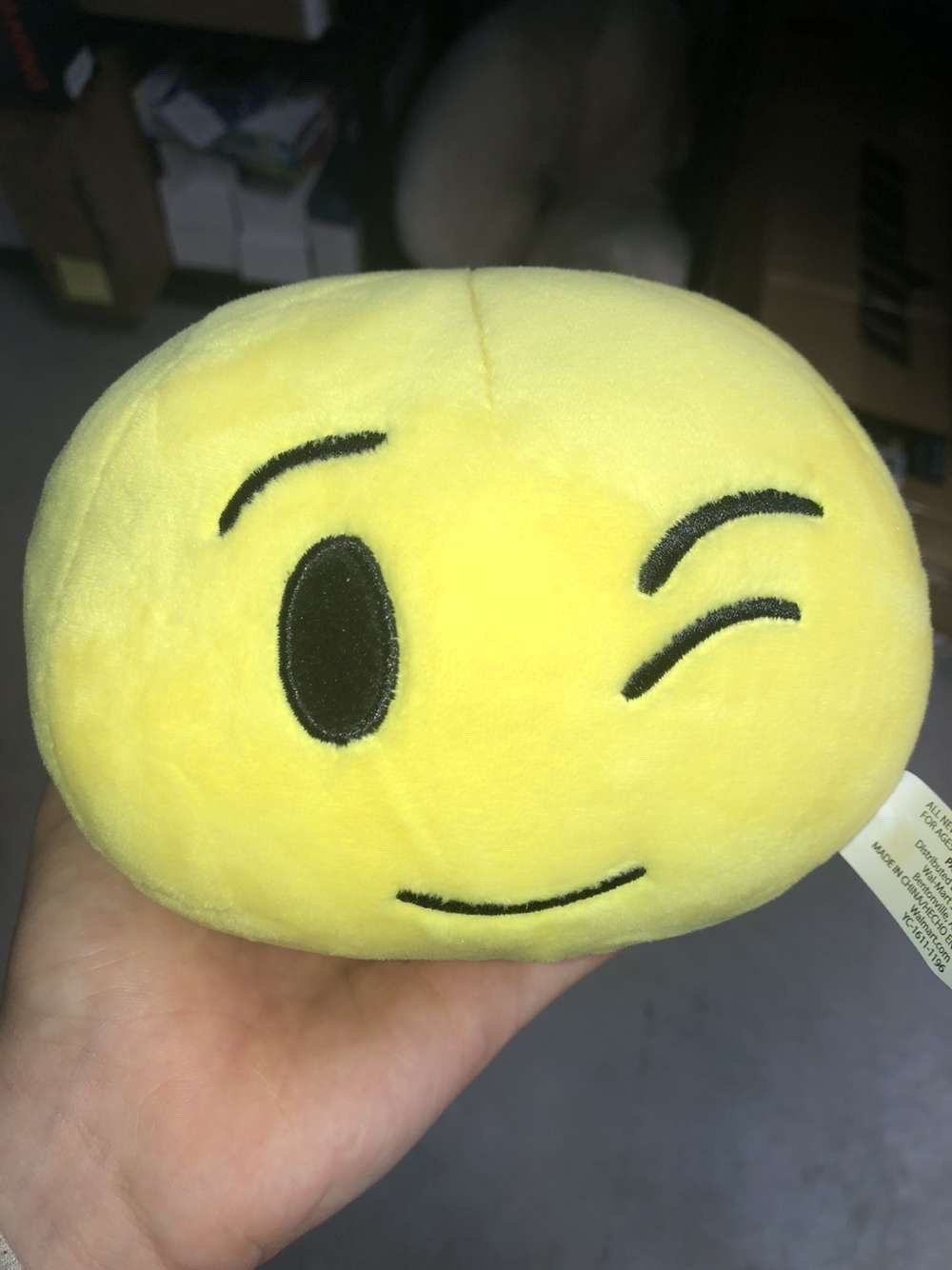 Emoji expressions plush ball - Image 2