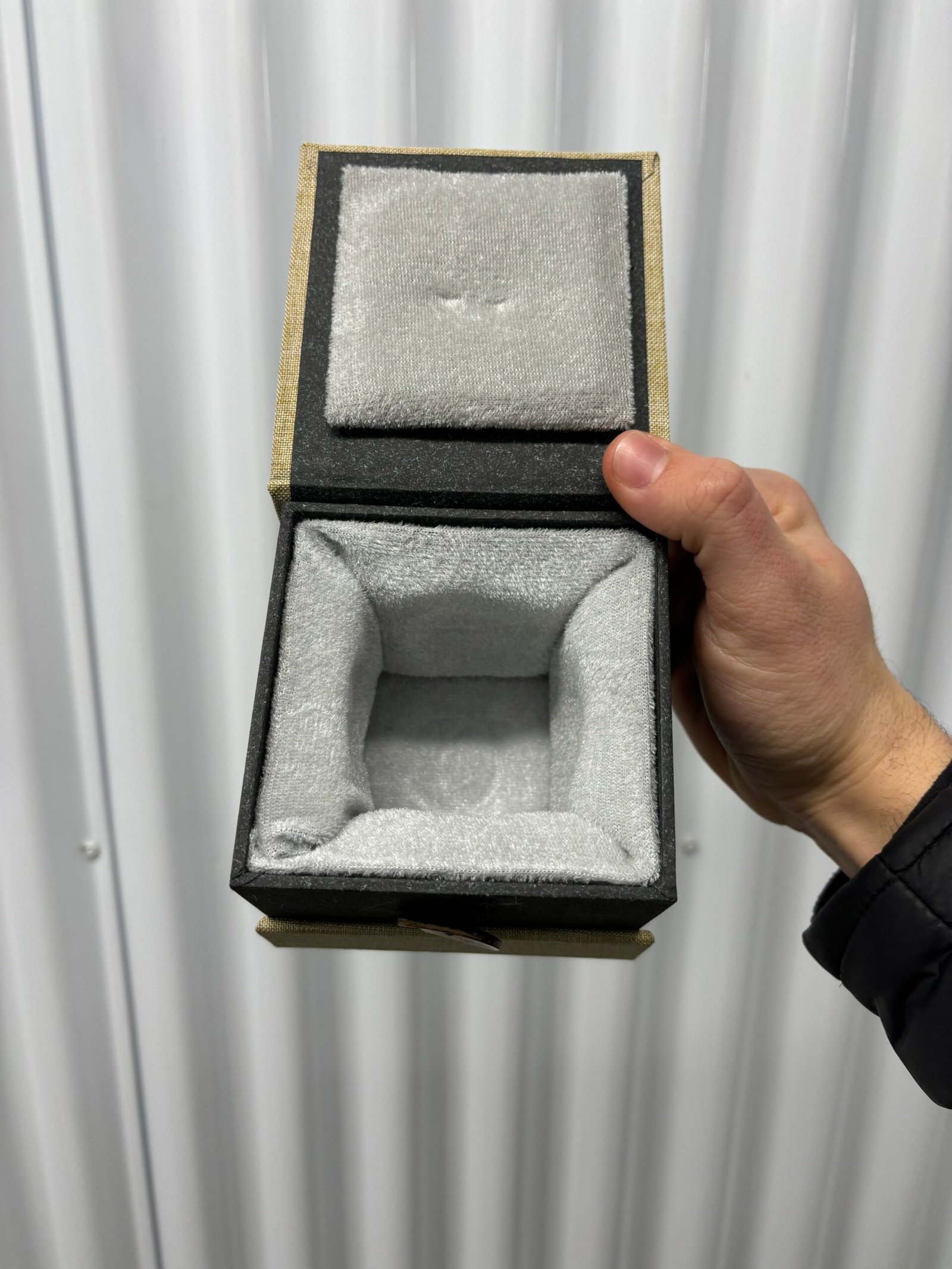 Small Ashes Urn - Image 6